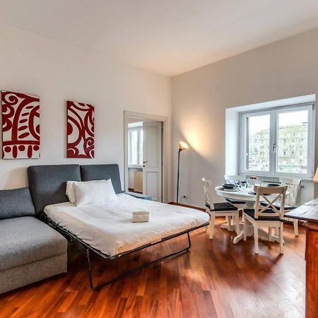 Splendid Flat On The Tiber River Rom Exteriör bild