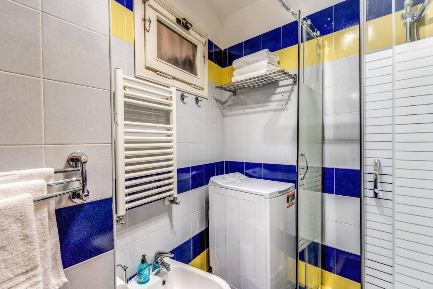 Splendid Flat On The Tiber River Rom Exteriör bild