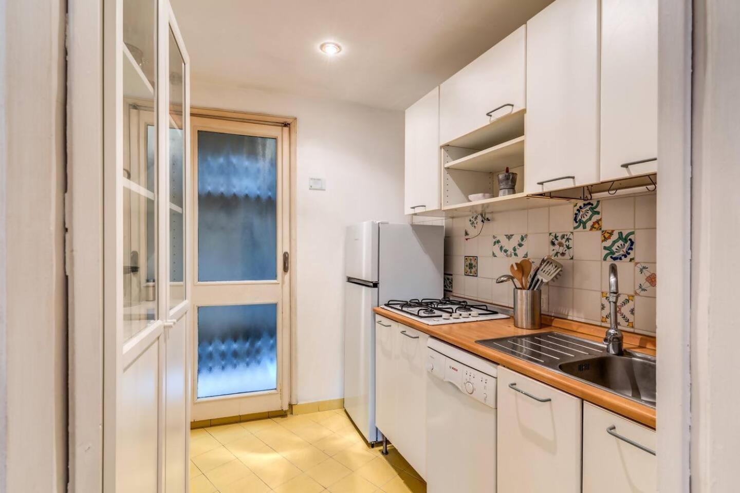 Splendid Flat On The Tiber River Rom Exteriör bild