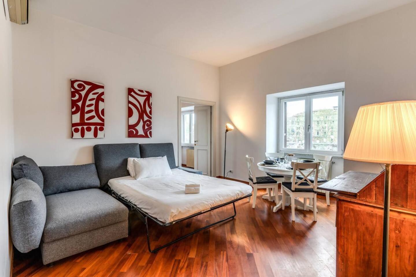 Splendid Flat On The Tiber River Rom Exteriör bild