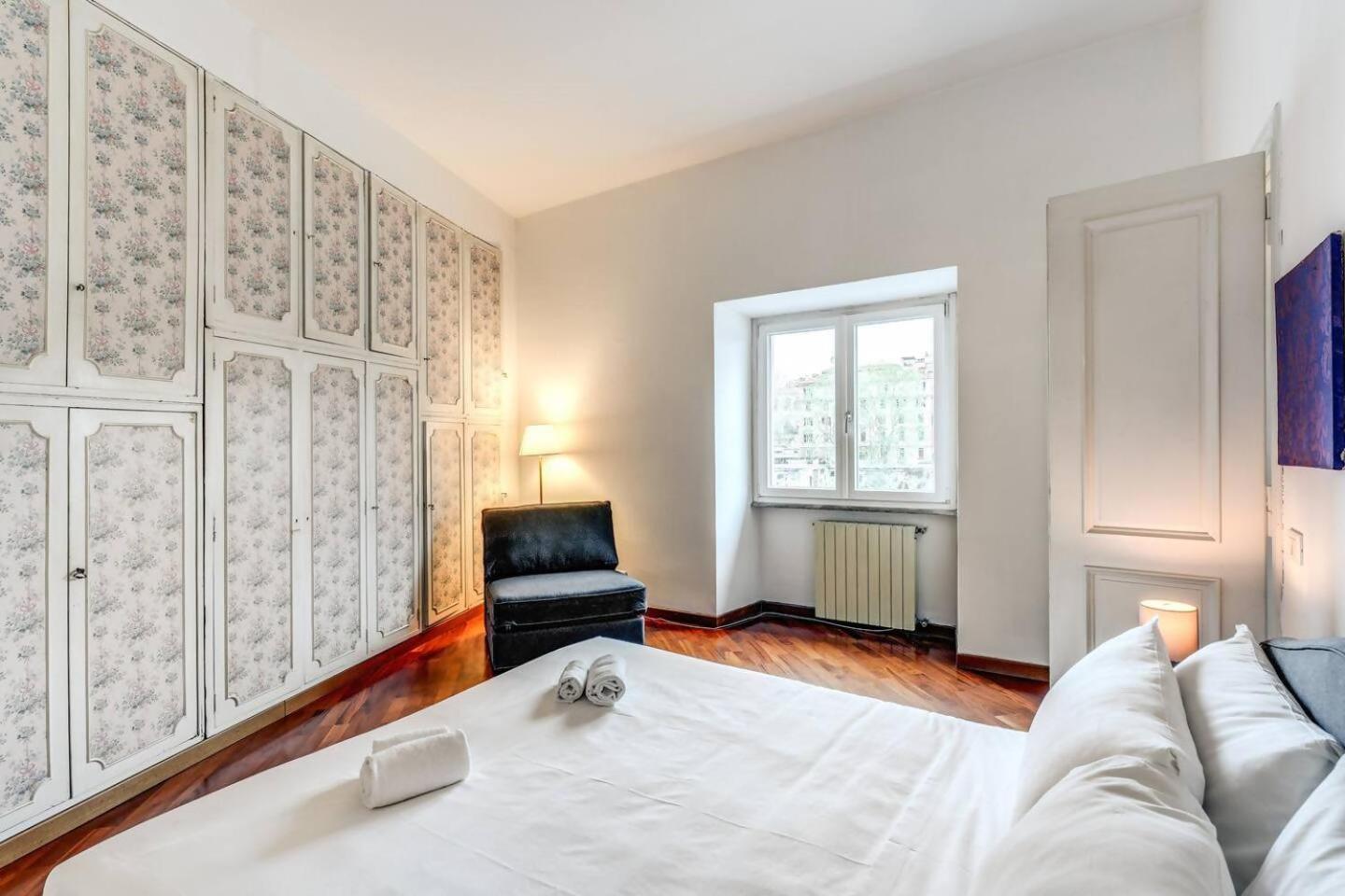 Splendid Flat On The Tiber River Rom Exteriör bild