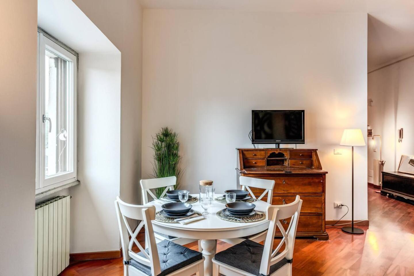 Splendid Flat On The Tiber River Rom Exteriör bild