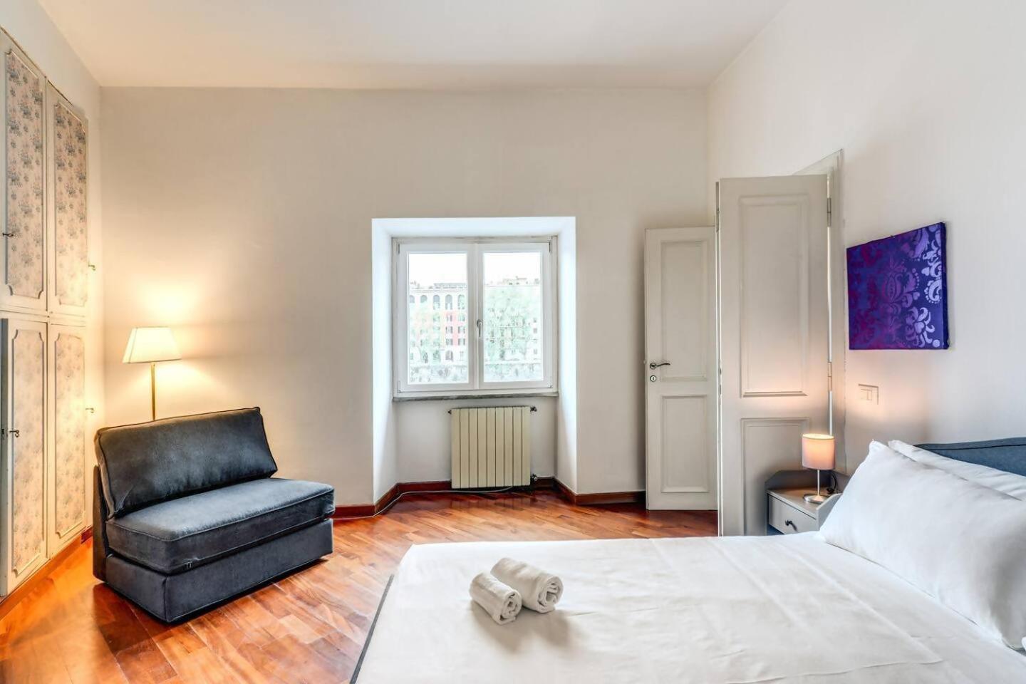 Splendid Flat On The Tiber River Rom Exteriör bild